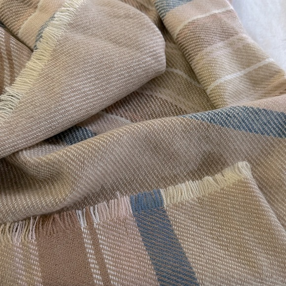 BP. || Stripe/Plaid Tan-Blue Infinity Scarf. - Picture 4 of 6